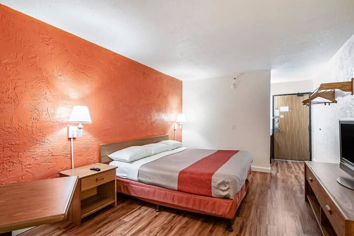 Room 4 of 30