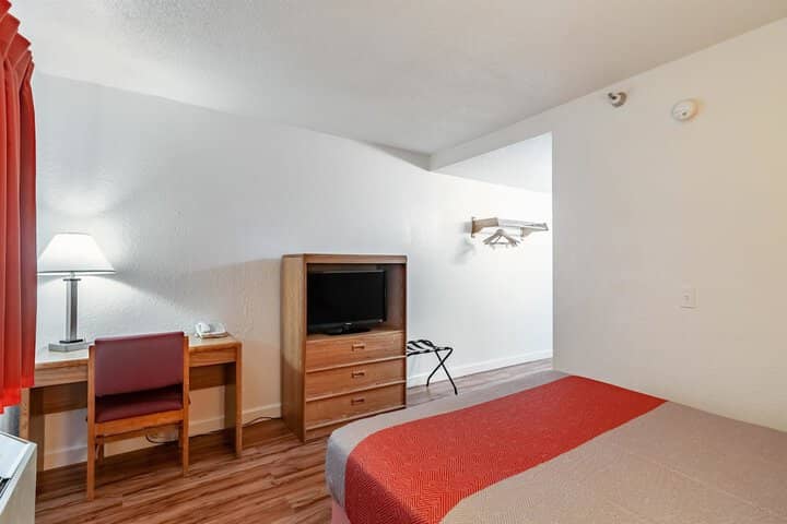 Room 6 of 30