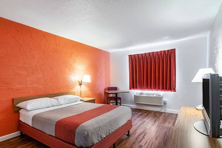 Room 11 of 30