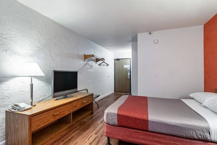 Room 14 of 30