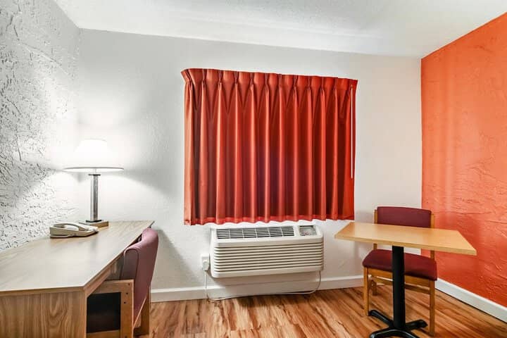Room 16 of 30