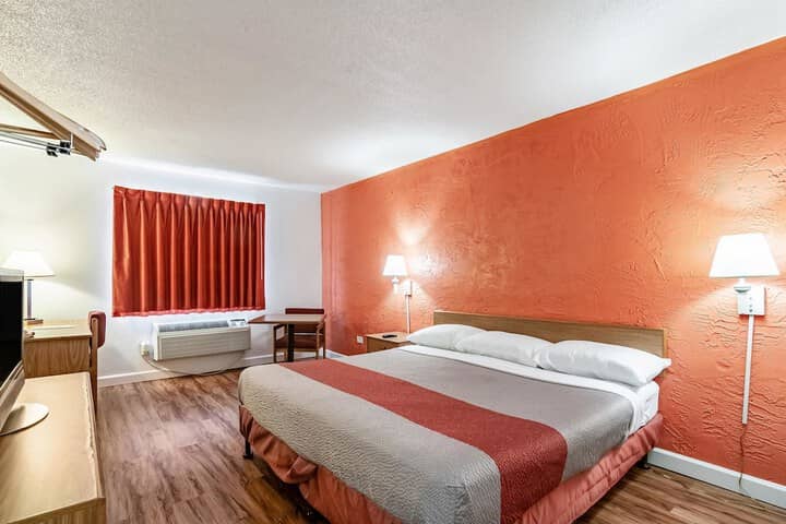 Room 13 of 30